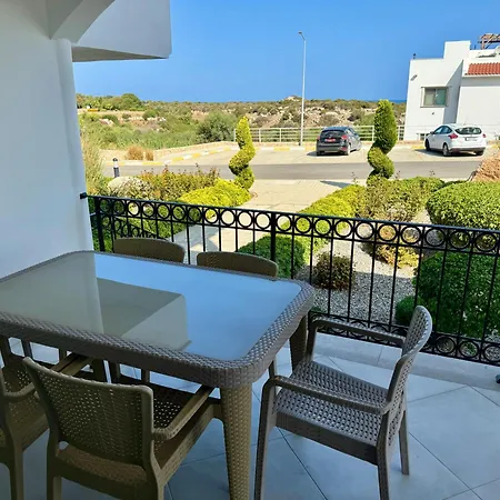 דירה Comfortable 3-bedroom With Pool Access And Beach Proximity