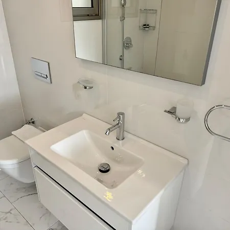 Comfortable 3-bedroom With Pool Access And Beach Proximity דירה Kharcha