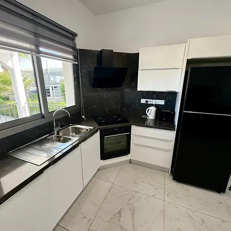 דירה Comfortable 3-bedroom With Pool Access And Beach Proximity Kharcha