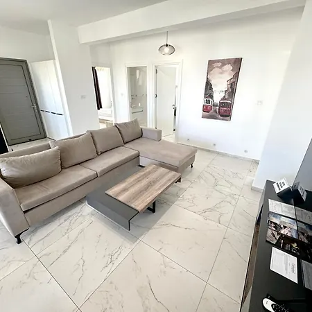 Comfortable 3-bedroom With Pool Access And Beach Proximity * Kharcha