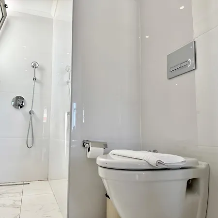 Comfortable 3-bedroom With Pool Access And Beach Proximity Apartament Kharcha