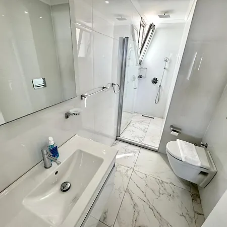 Comfortable 3-bedroom With Pool Access And Beach Proximity * Kharcha