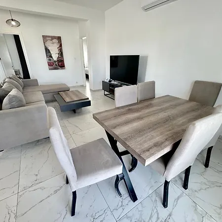 Comfortable 3-bedroom With Pool Access And Beach Proximity Lejlighed *