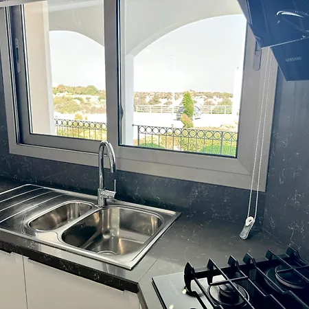 Comfortable 3-bedroom With Pool Access And Beach Proximity Apartament