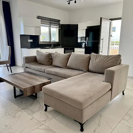 Apartament Comfortable 3-bedroom With Pool Access And Beach Proximity Kharcha